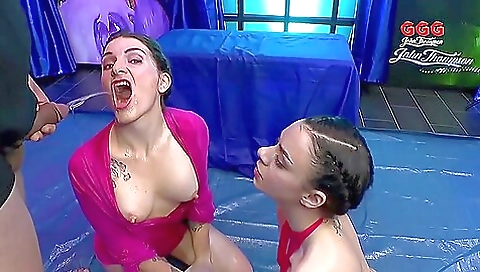 Sexy babe gets a hot creampie