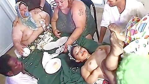 Suckolombian girl gets a mouthful of cum