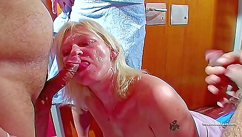 Big booty babe and cum in her mouth