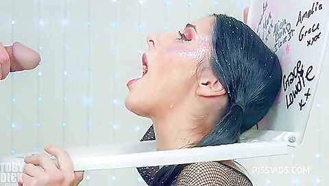 She's a little blowjob from the perfect blonde